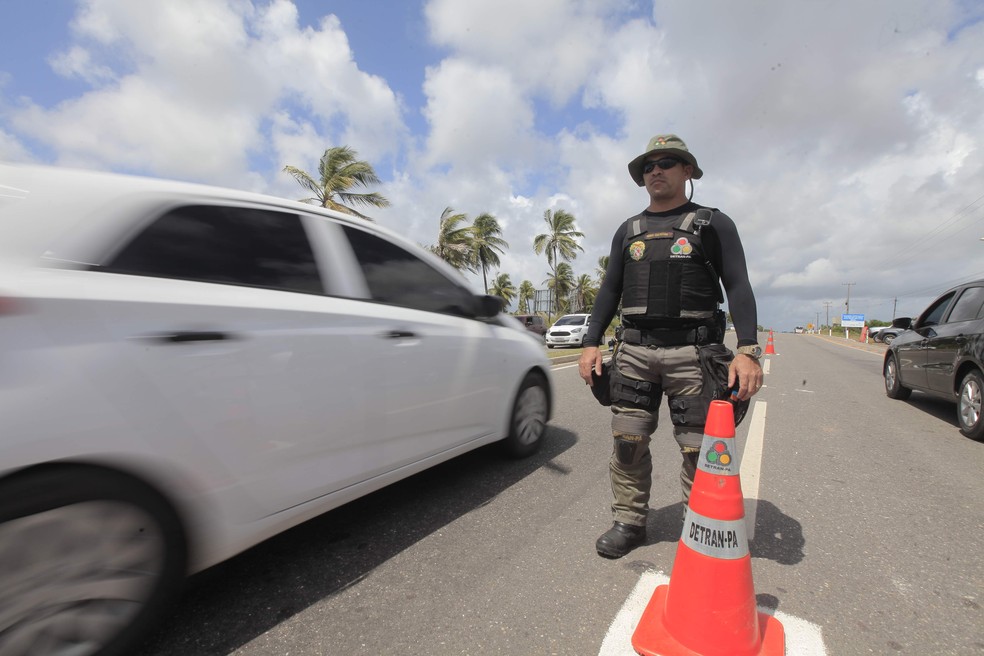 Fiscalização do Detran durante a Lei Seca no Pará. — Foto: Maycon Nunes / Agência Pará