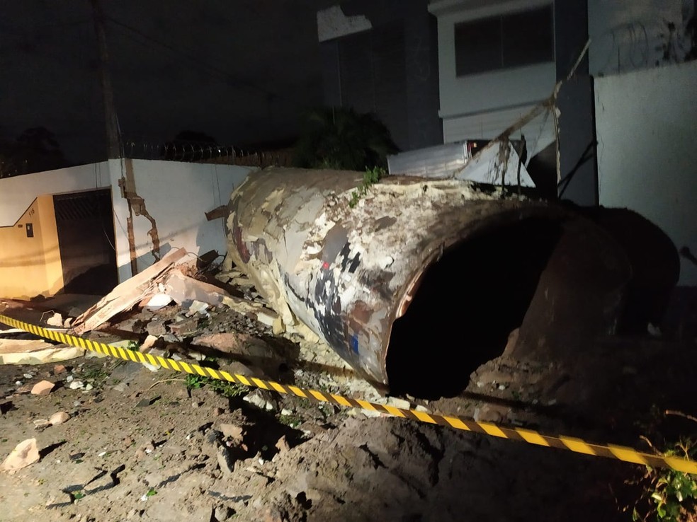 Cilindro explodiu em Fortaleza — Foto: Halisson Ferreira/SVM