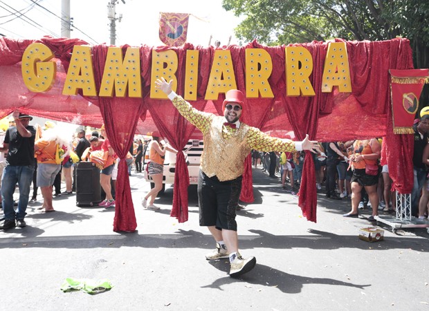 Tiago Abravanel puxou o bloco Gambiarra nas ruas de Pinheiros (Foto: Rafael Cusato/Brazil News)