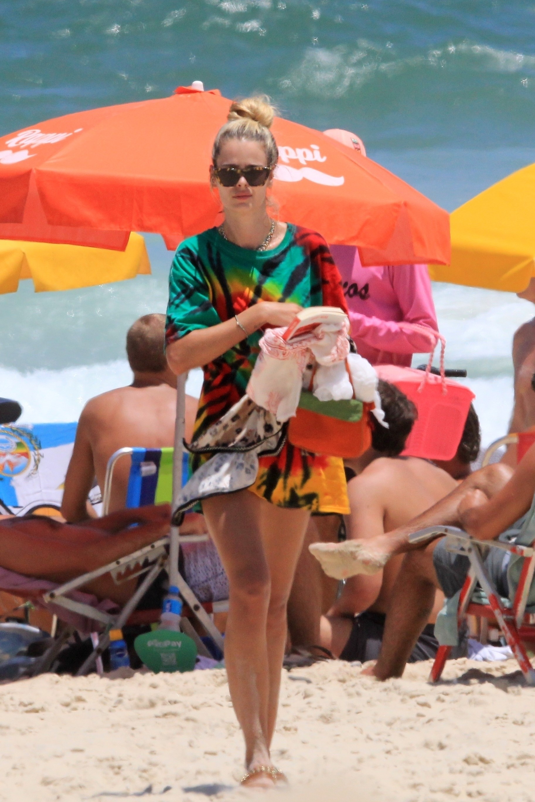 Yasmin Brunet na praia de Ipanema  (Foto: Agnews)