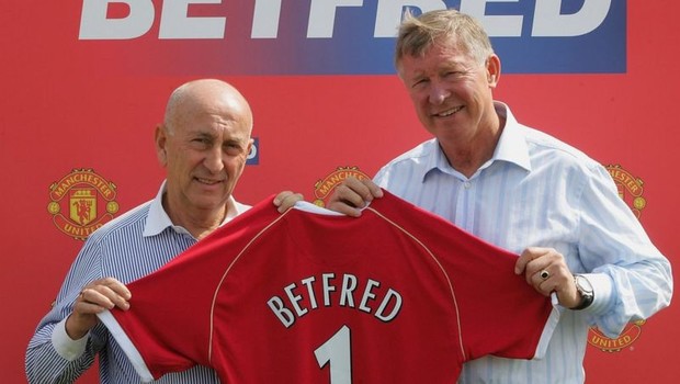 Fred Done, irmão mais velho de Peter, com Alex Ferguson (Foto: Getty Images via BBC)