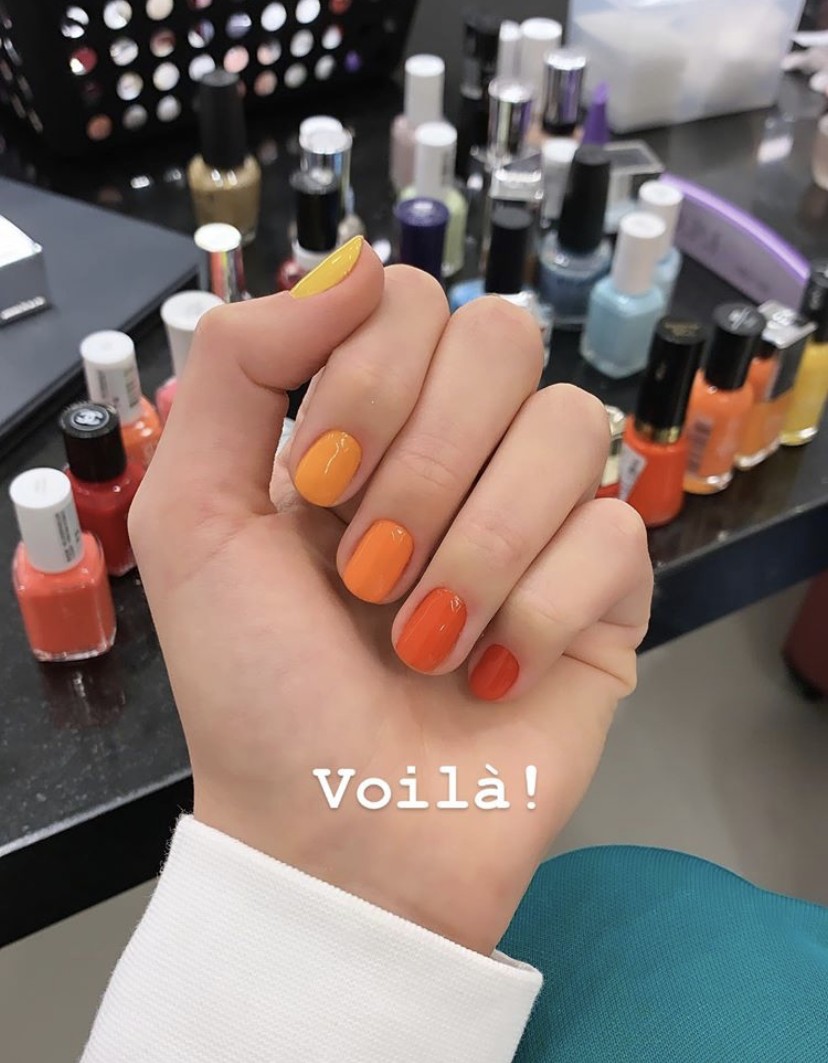 As unhas coloridas de Bruna Marquezine (Foto: Instagram Bruna Marquezine/ Reprodução)