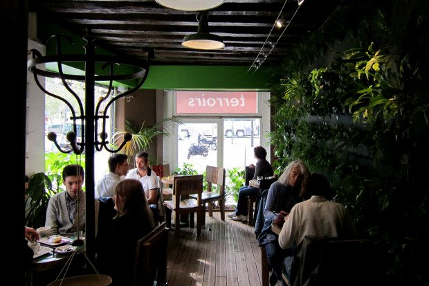 O ambiente do La Caféothèque, em Paris (Foto: Reprodução/Facebook La Caféothèque)