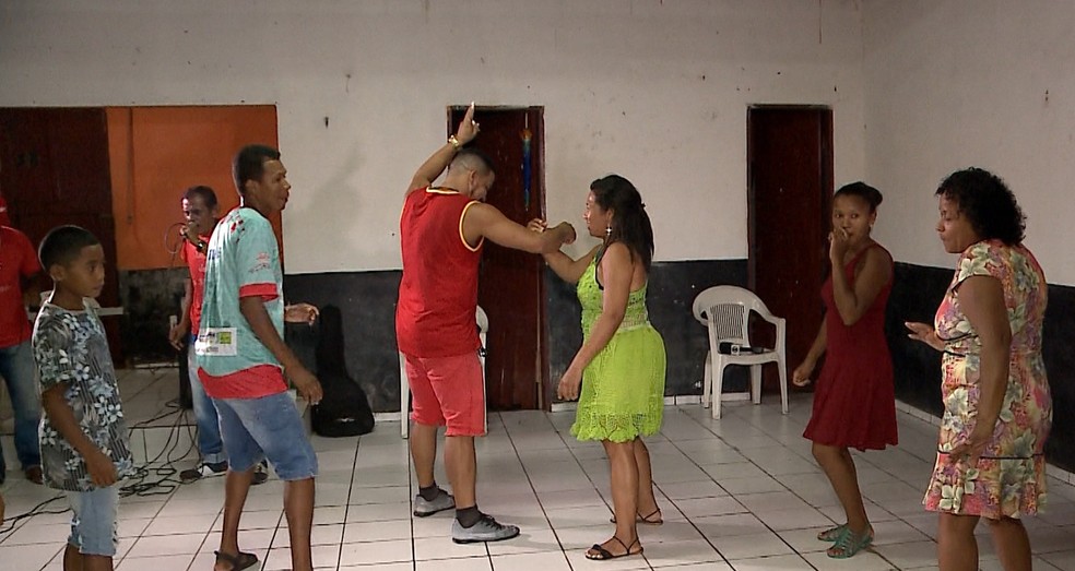 A dança do lelê envolve entrosamento entre os pares. — Foto: Reprodução/TV Mirante
