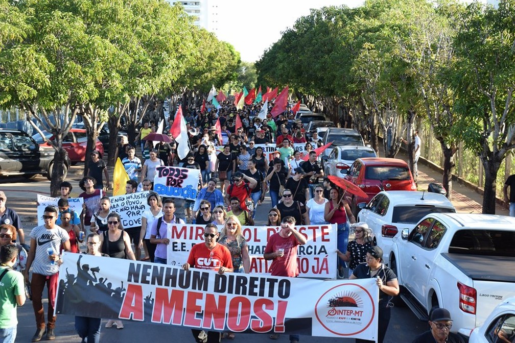 Servidores da educação entraram em greve na segunda-feira (27) por tempo indeterminado em Mato Grosso — Foto: Sintep-MT/Assessoria