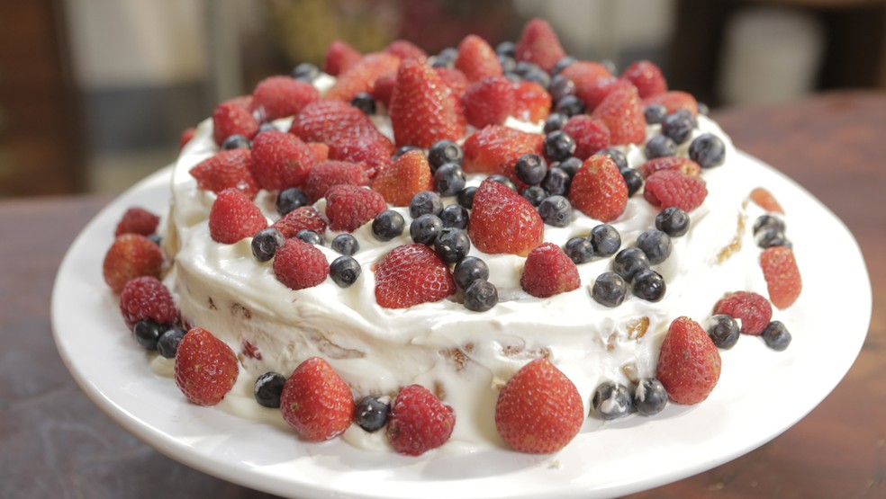 Bolo De Pao De Lo Com Frutas Vermelhas Receitas Receitas