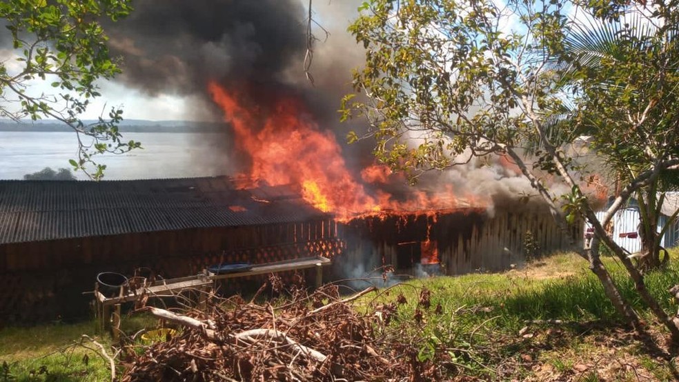 Aldeias são incendiadas em Jacarecanga, no Pará. — Foto: Reprodução / MPF