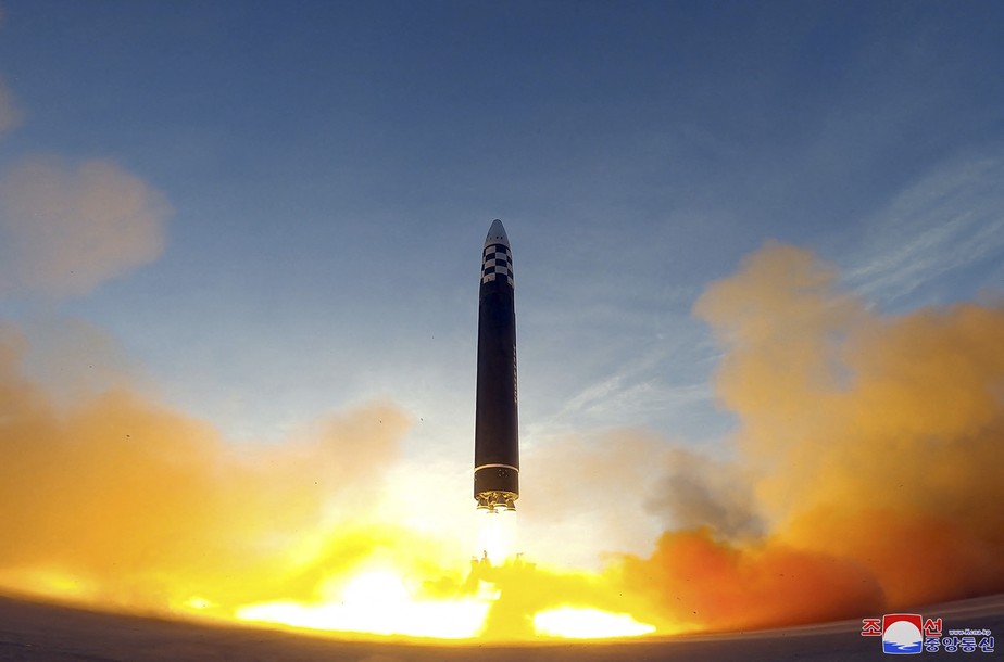 Coreia do Norte lança míssil balístico, nesse domingo