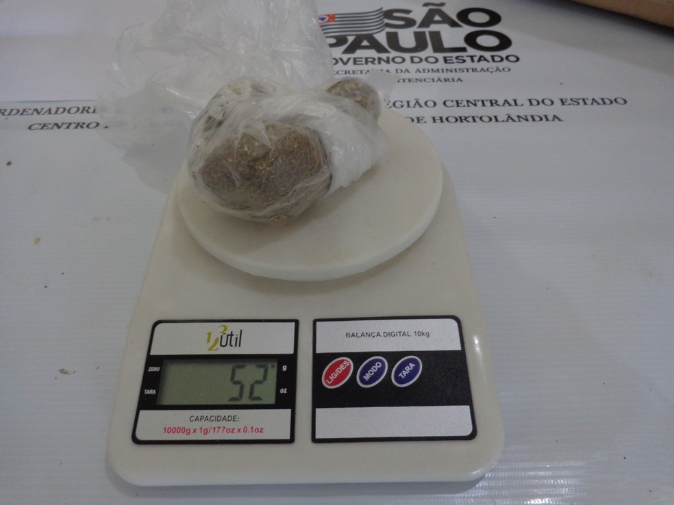 52 gramas de maconha estavam escondidos em três embalagens de bolo — Foto: Secretaria de Administração Penitenciária (SAP)