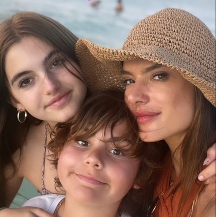 Alessandra Ambrosio e os filhos — Foto: Reprodução/Instagram