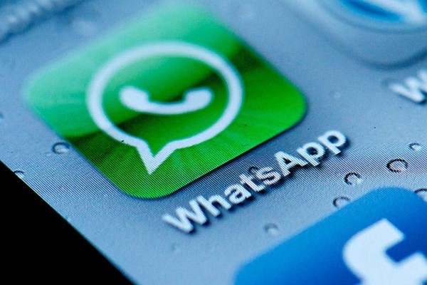 Celular mostra aplicativo WhatsApp (Foto: Reprodução/Facebook)