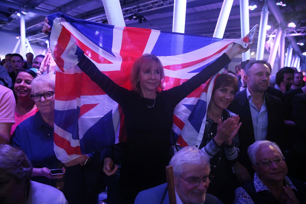 Manifestante a favor da 'Brexit' segura bandeira do Reino Unido em Londres, em imagem de arquivo (Foto: Neil Hall / Reuters)