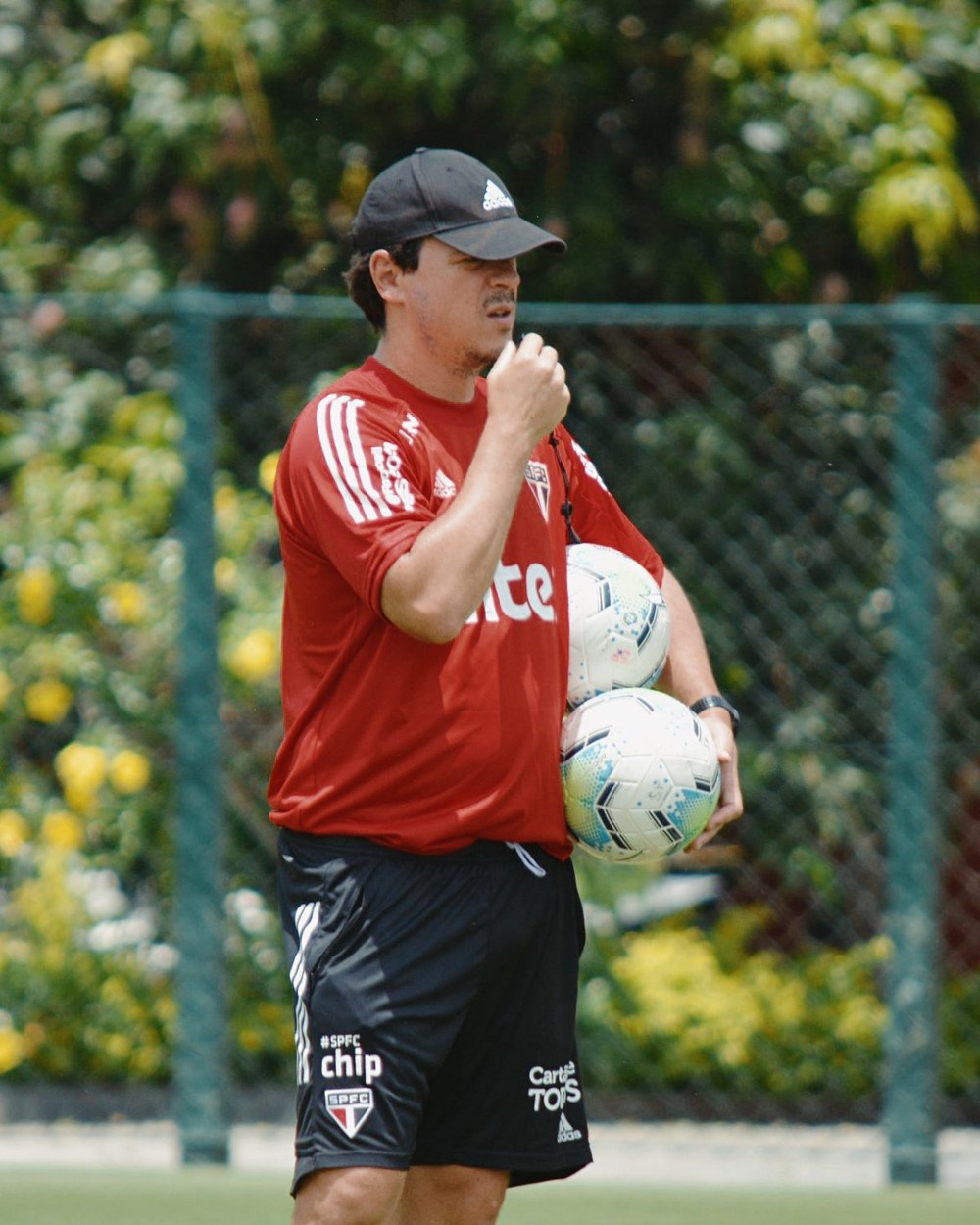 Luciano treina separado e é desfalque contra o Bragantino, veja provável escalação
