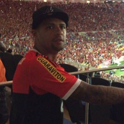 Felipe Melo torce pelo Flamengo no Maracanã (Foto: Reprodução/Instagram)
