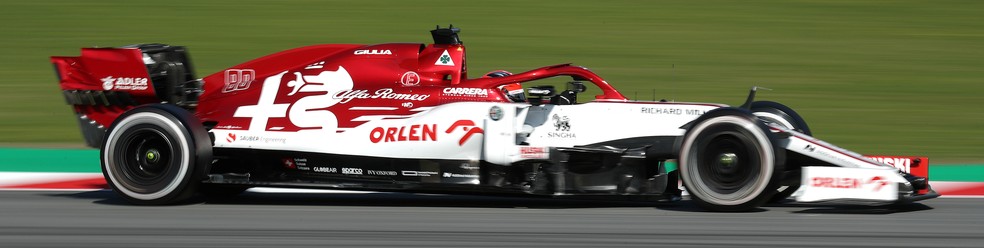 Robert Kubica treina em Barcelona com o carro da Alfa Romeo — Foto: Reuters