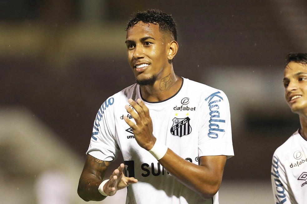 Rwan na partida entre Santos e Chapadinha pela Copa São Paulo de Futebol Júnior — Foto: Pedro Ernesto Guerra Azevedo/Santos FC