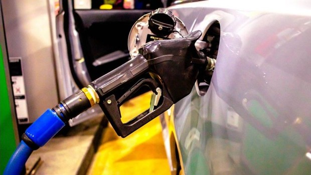 BBC- Na segunda semana de agosto, litro de gasolina mais barato vendido no país custava R$ 4,99 e o mais caro passava de R$ 7,18 (Foto: Getty Images via BBC News Brasil)