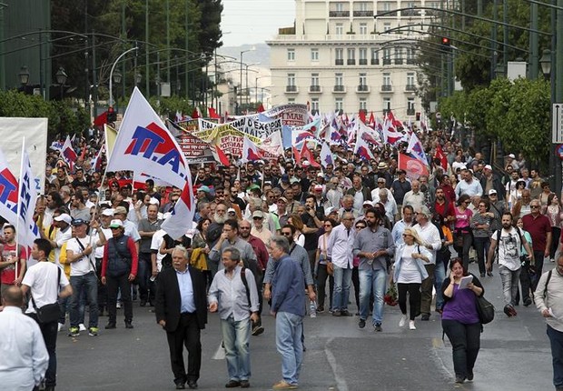Ato de 1º de Maio em Atenas (Foto: EFE)