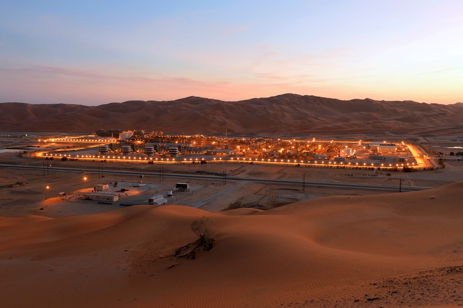 Lucro da Aramco, gigante saudita de petróleo, despenca 73,4% no segundo trimestre 