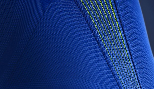 Camisa azul possui detalhes em amarelo nas laterais (Foto: Divulgação)