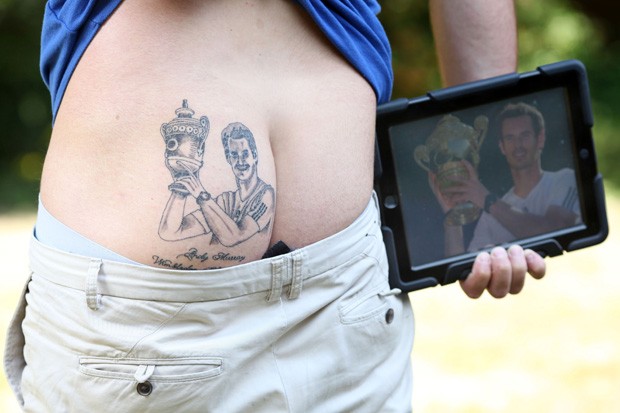 Will Hirons exibe tatuagem com foto do tenista Andy Murray, vencedor do torneio Wimbledon (Foto: Caters)