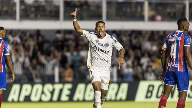 Ângelo comemora o terceiro gol do Santos contra o Bahia