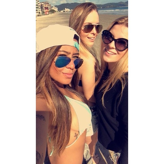 Rafaella Santos posa com amigas (Foto: Instagram/ Reprodução)