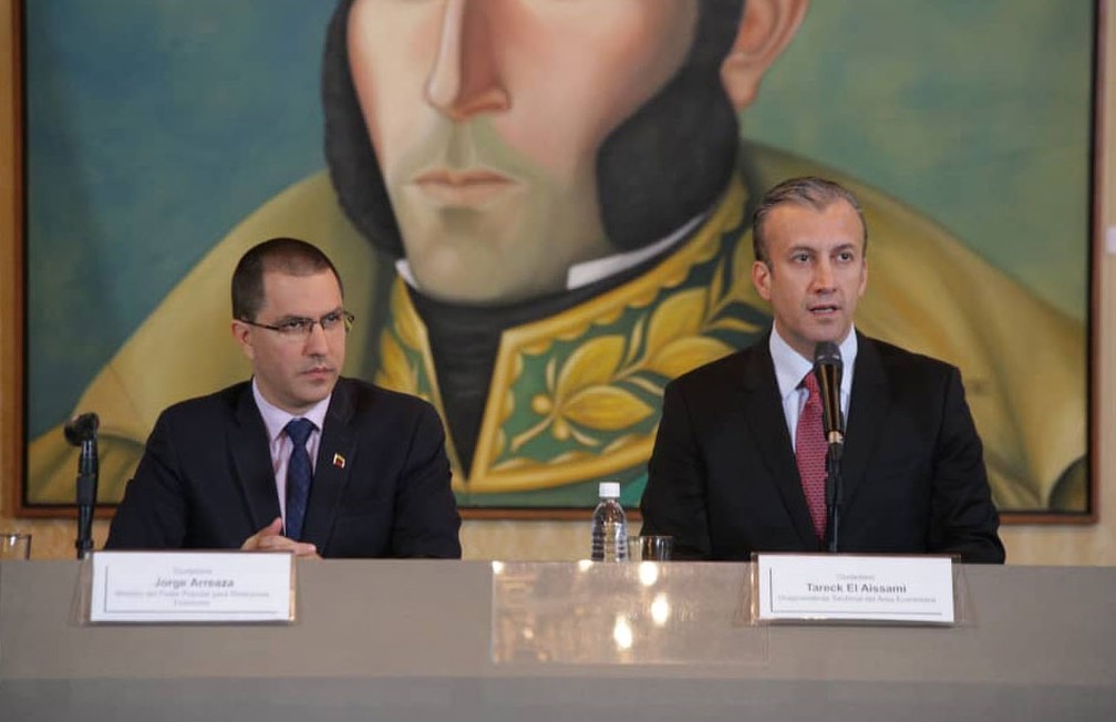 Chanceler venezuelano, Jorge Arreaza, e vice-presidente econÃ´mico da Venezuela, Tareck El Aissami â Foto: ReproduÃ§Ã£o/ Twitter CancillerÃ­a Venezuela
