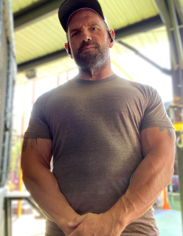 Ethan Suplee atualmente, após perder 90 kgs (Foto: Reprodução/Instagram)