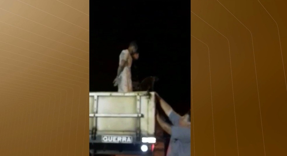 Fugitivo foi preso em ca&ccedil;amba de caminh&atilde;o, na regi&atilde;o de Mata Redonda &mdash; Foto: Reprodu&ccedil;&atilde;o/TV Cabo Branco
