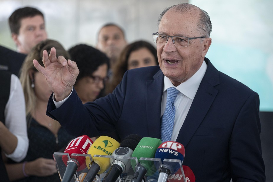 Alckmin anuncia desconto em impostos para estimular indústria automotiva