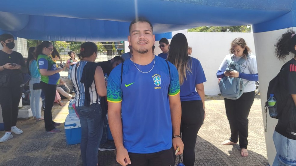 Fã da Copa do Mundo diz que prova do Enem é prioridade no dia da abertura do maior torneio de futebol do mundo — Foto: Paulo Martins/g1