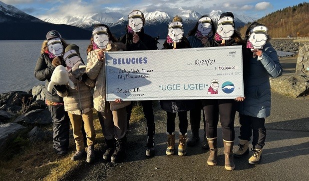 Abigail, de 14 anos, recebeu US$ 1 milhão com venda de NFTs de desenhos de baleias beluga (Foto: Reprodução / Twitter @belugiesNFT)