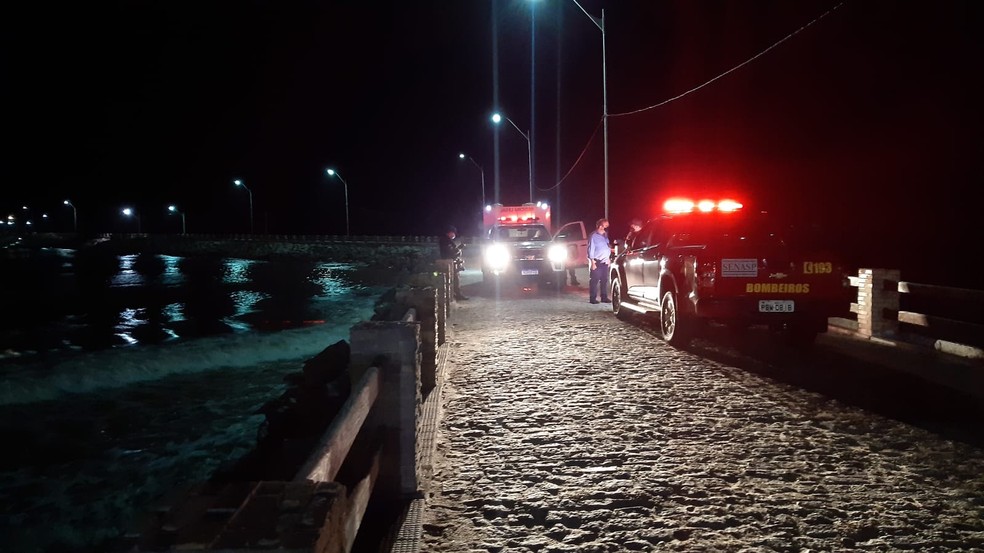 Corpo de adolescente de 14 anos que estava desaparecido foi encontrado na noite de quinta-feira (15) na praia da Redinha, em Natal. — Foto: Sérgio Henrique Santos/Inter TV Cabugi