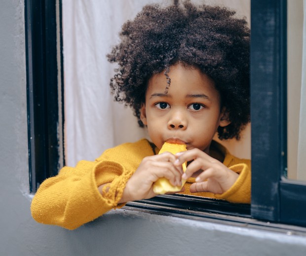 Pais dos EUA reclamam que filhos precisam comer ao ar livre, mesmo com frio (Foto: Pexels)