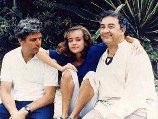 Flávia Monteiro entre Reginaldo Faria e Sérgio Mamberti no filme A Menina do Lado, rodado em 1986 e lançado em 1987 (Foto: Reprodução/Instagram)