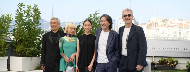 Min Tanaka, Aoi Yamada, Arisa Nakano, Kōji Yakusho e Wim Wenders no photocall de "Perfect Days" — Foto: Getty Images