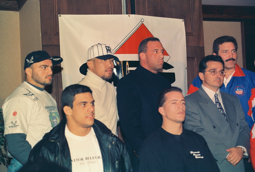 Wallid Ismail, Vitor Belfort, Mark Coleman (de camisa preta), Dan Severn, Art Davie, na coletiva do UFC 12 (Foto: Marcelo Alonso)