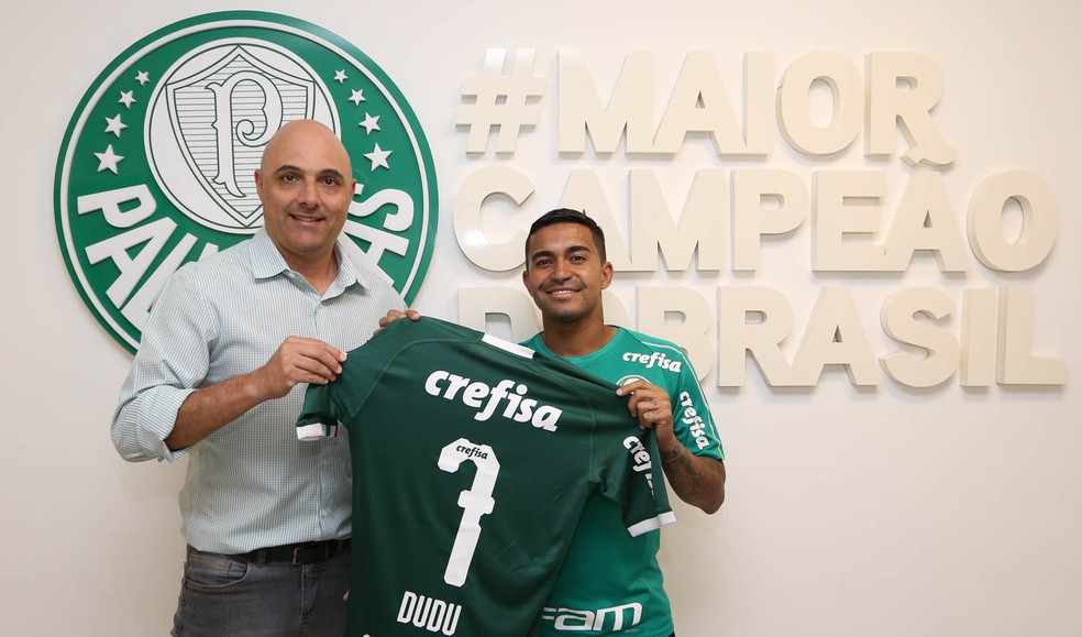 No Brasil, Dudu não descarta retorno ao Palmeiras no meio do ano