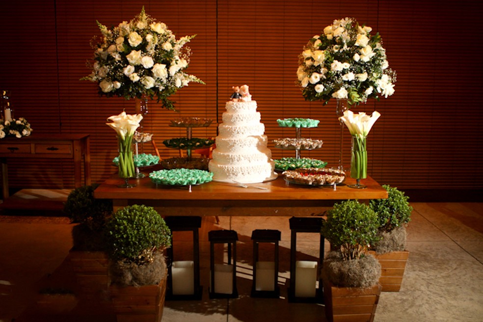 Mesa decorada de doces — Foto: Wilson Jr.