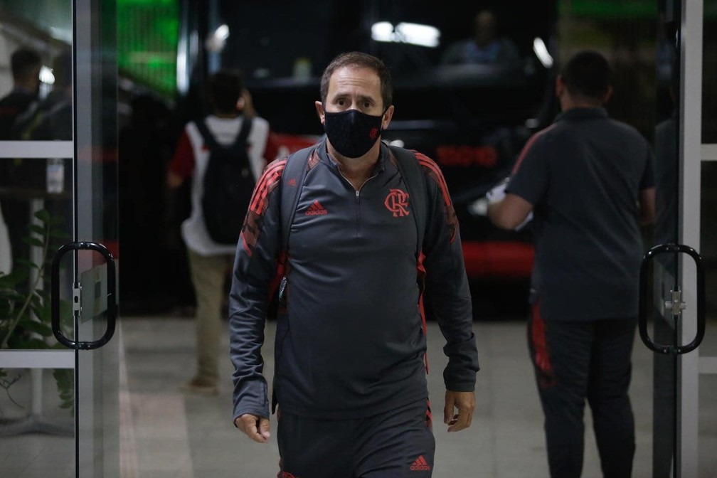 Técnico do Flamengo lamenta eliminação na Copinha: “Poderíamos ter ido mais longe”