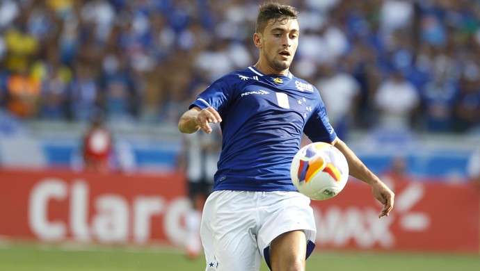 Bob Faria defende Arrascaeta e pede tempo para adaptação ao Cruzeiro