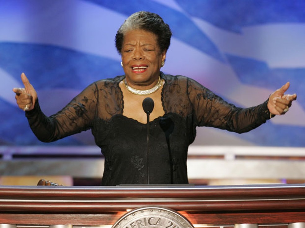 A poeta e ativista Maya Angelou participa da ConvenÃ§Ã£o Nacional do Partido Democrata em Boston em 27 de julho de 2004 (Foto: Gary Hershorn/Reuters)