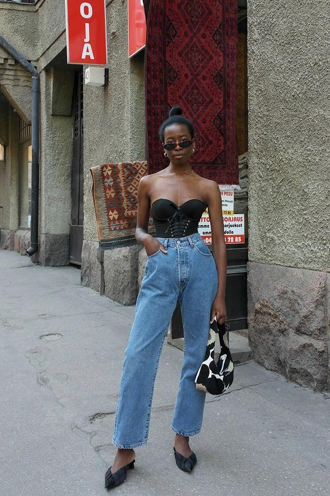 Look com jeans e croissant bag. (Foto: Instagram)