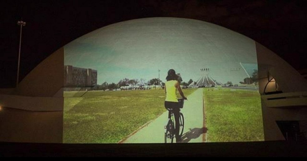 Curta 'Lulu vai de bike' foi projetado no Museu Nacional da República em 2020.  — Foto: Arquivo pessoal 