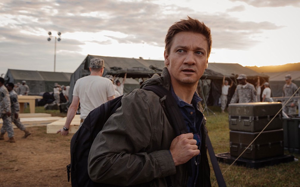 Jeremy Renner em cena do filme 'A chegada' (2016) — Foto: Divulgação