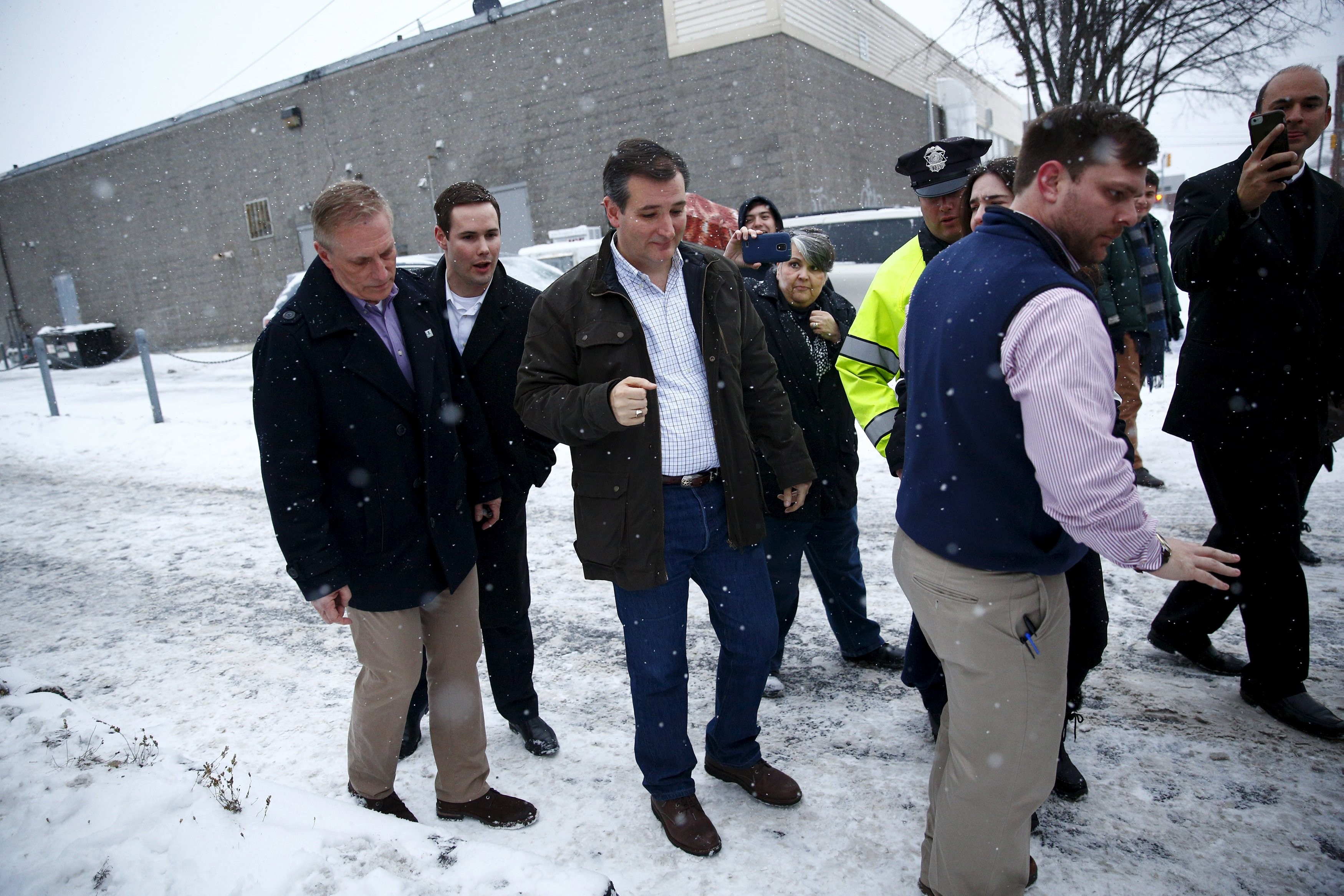Ted Cruz participa de ato de campanha em New Hampshire nesta segunda (8) (Foto: Eric Thayer/Reuters)