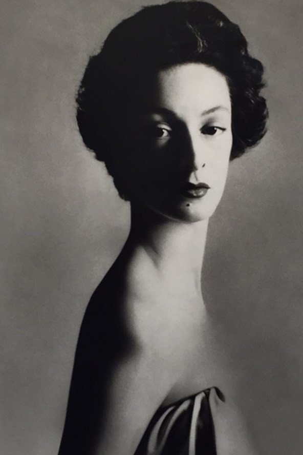 Marella Agnelli por Richard Avedon, de 1953 (Foto: Reprodução/Vogue UK)