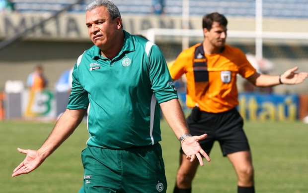 Ex-campeão brasileiro pelo Flamengo, treinador do Goiás diz que flamenguistas são seus inimigos