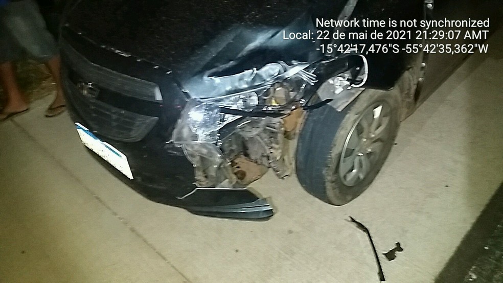 O motorista do carro, de 32 anos, fez o teste do bafômetro e deu negativo. — Foto: Deletran